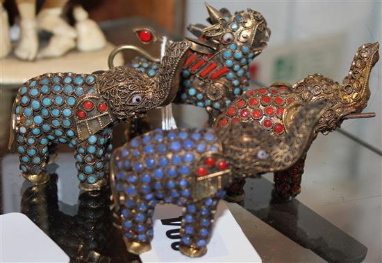 3 elephant and lion gilt figures(-)